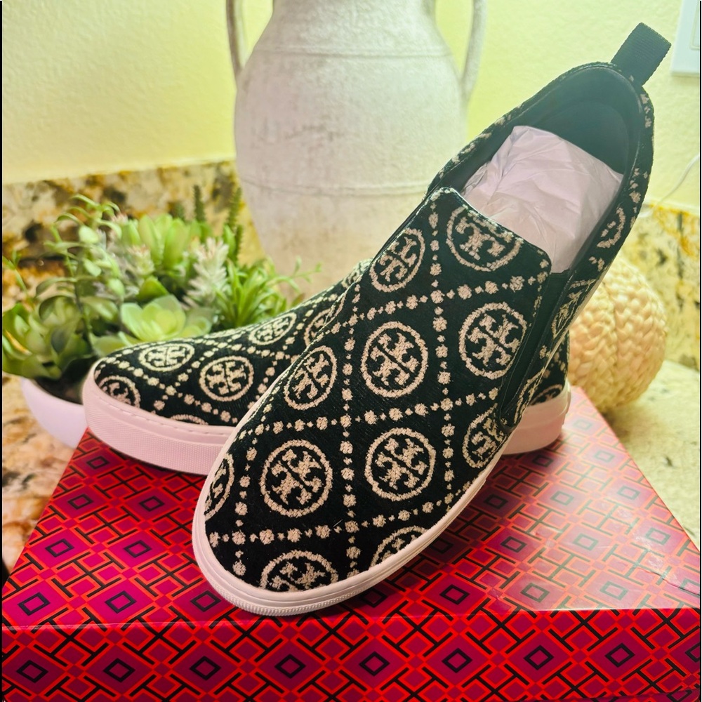 NEW Tory Burch Monogram Slip On Sneakers Size 8